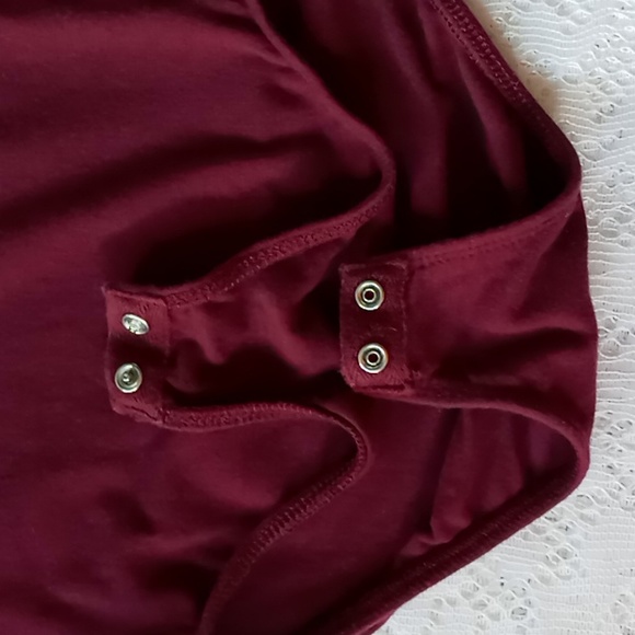 Ambiance Long Sleeve Mock Turtle Bodysuit Size Medium Burgundy/Wine - Picture 4 of 9
